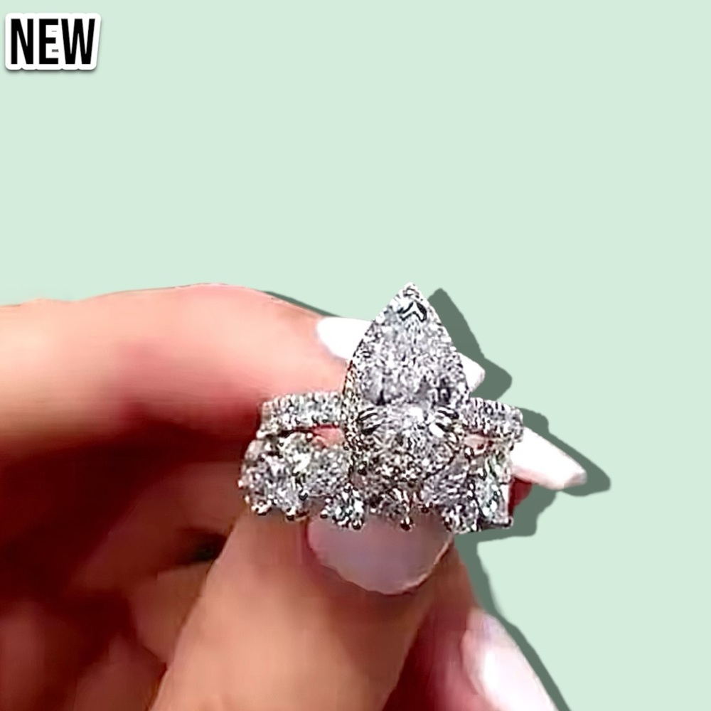 New Dazzling Cubic Zirconia Teardrop CZ Wedding Engagement Ring 2pc set